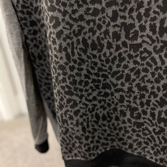 Sanctuary Leopard Print Zipper Detail Sweater Size Medium - Picture 10 of 13